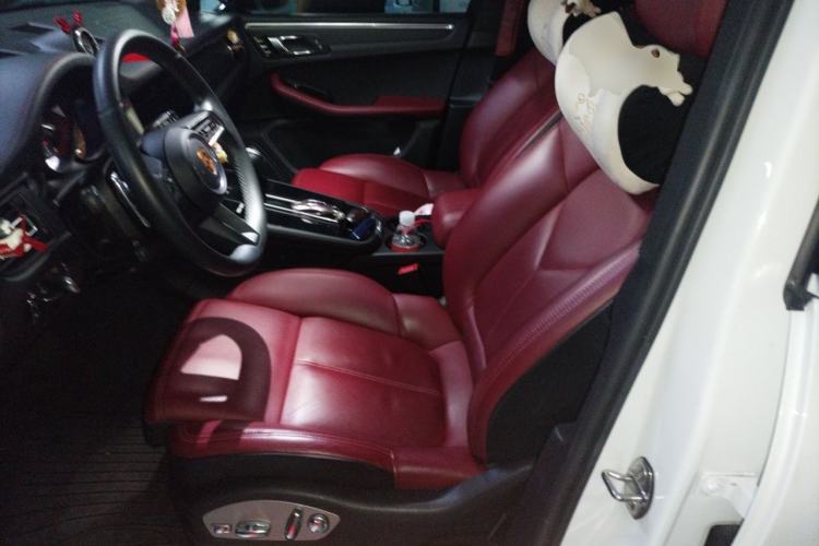 Used Porsche Macan 2022 Macan 2.0T Left Front Seat