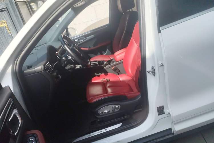 Used Porsche Macan 2022 Macan S 2.9T Left Front Seat