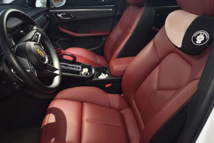 Used Porsche Macan 2022 Macan 2.0T Left Front Seat
