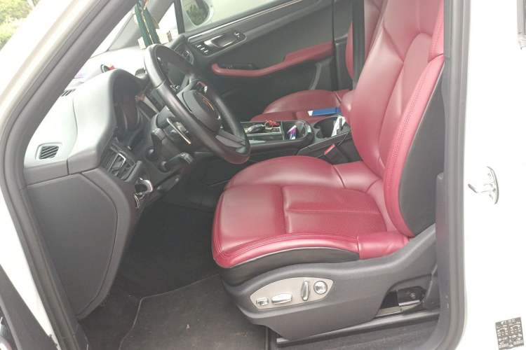 Used Porsche Macan 2022 Macan T 2.0T Left Front Seat
