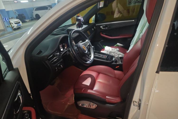 Used Porsche Macan 2022 Macan 2.0T Left Front Seat