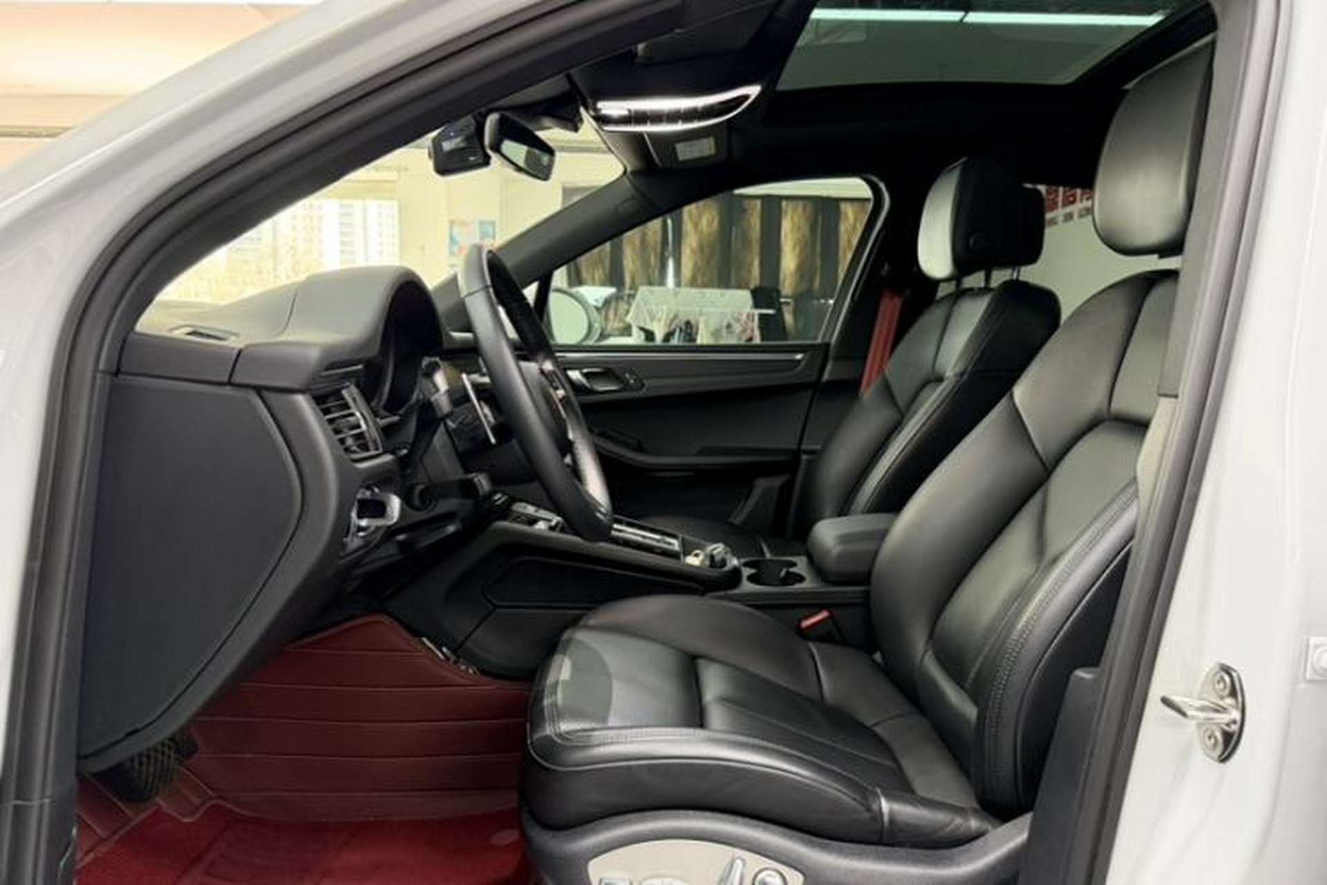 Used Porsche Macan 2022 Macan 2.0T Left Front Seat