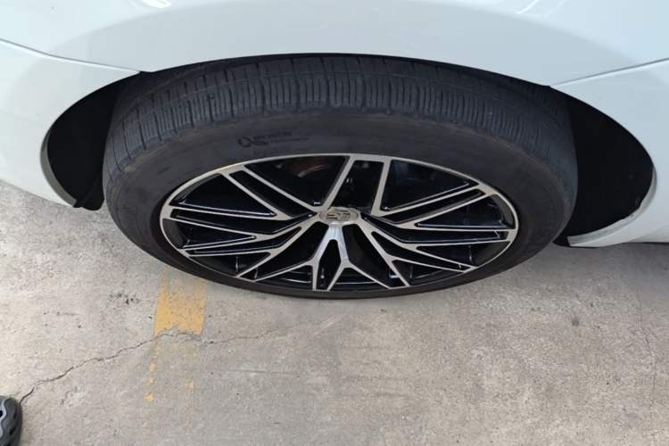 Used Porsche Macan 2022 Macan 2.0T Left Front Wheel Hub