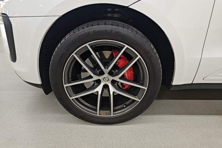 Used Porsche Macan 2022 Macan S 2.9T Left Front Wheel Hub