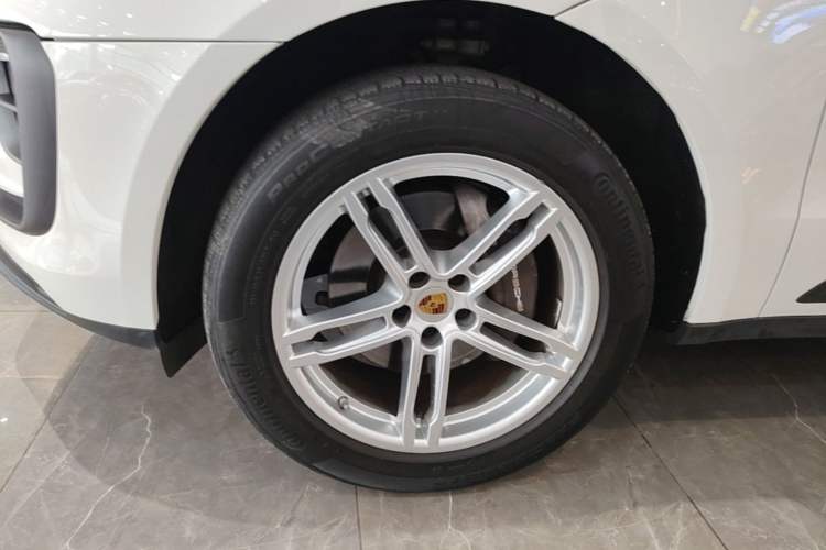 Used Porsche Macan 2022 Macan 2.0T Left Front Wheel Hub