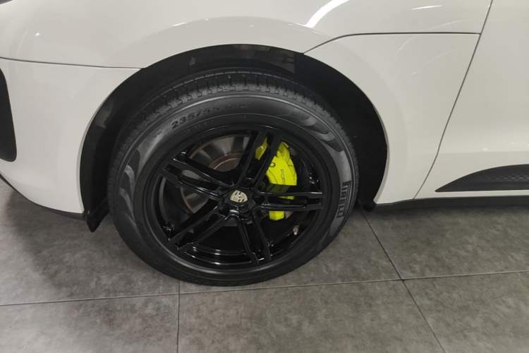 Used Porsche Macan 2022 Macan 2.0T Left Front Wheel Hub
