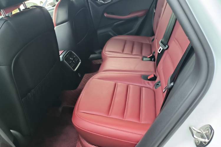 Used Porsche Macan 2022 Macan 2.0T Left Rear Seat