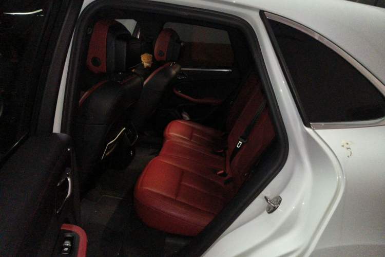 Used Porsche Macan 2022 Macan 2.0T Left Rear Seat