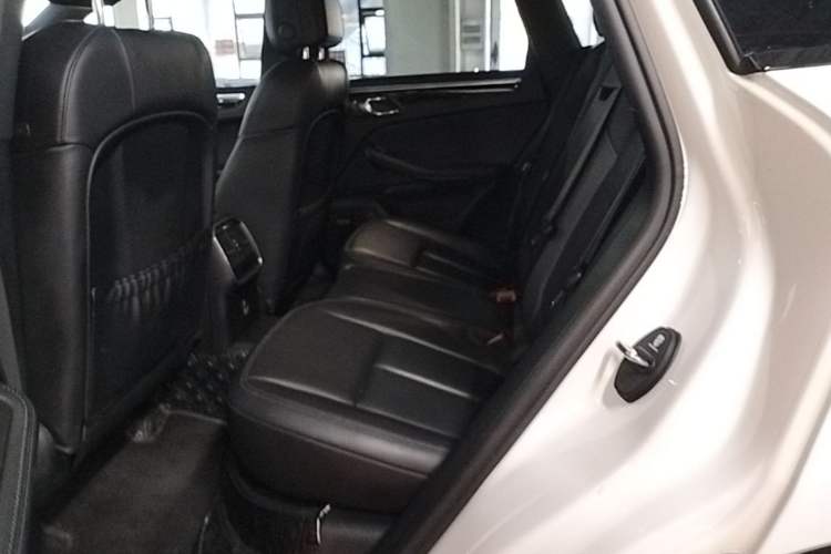 Used Porsche Macan 2022 Macan S 2.9T Left Rear Seat