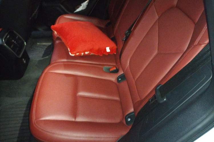 Used Porsche Macan 2022 Macan 2.0T Left Rear Seat