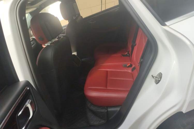 Used Porsche Macan 2022 Macan S 2.9T Left Rear Seat
