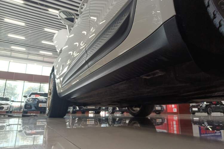 Used Porsche Macan 2022 Macan 2.0T Left Side Sill