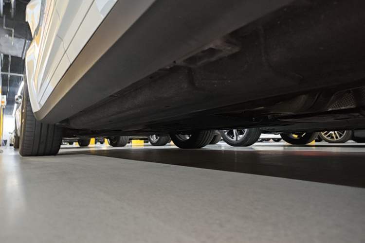 Used Porsche Macan 2022 Macan S 2.9T Left Side Sill