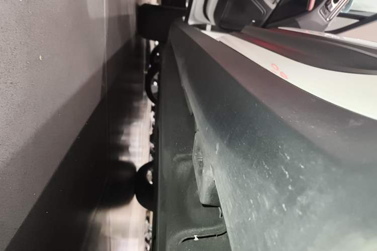Used Porsche Macan 2022 Macan 2.0T Left Side Sill