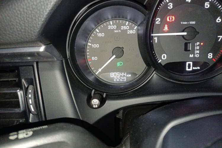 Used Porsche Macan 2022 Macan 2.0T Odometer Close Up