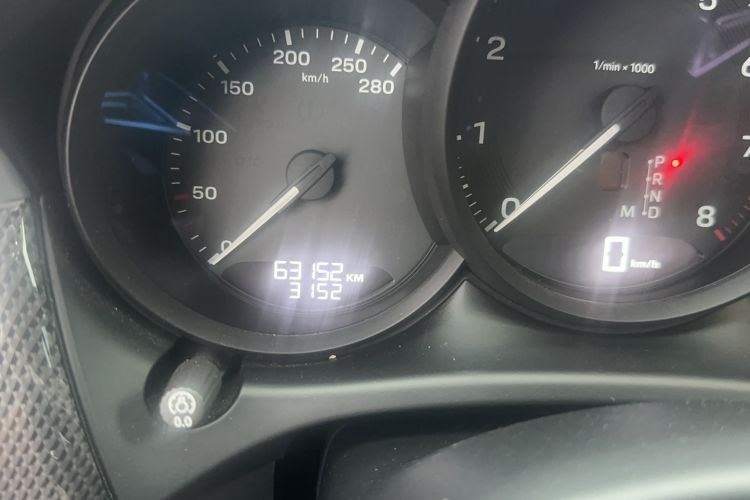 Used Porsche Macan 2022 Macan 2.0T Odometer Close Up