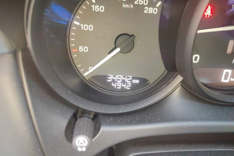 Used Porsche Macan 2022 Macan T 2.0T Odometer Close Up