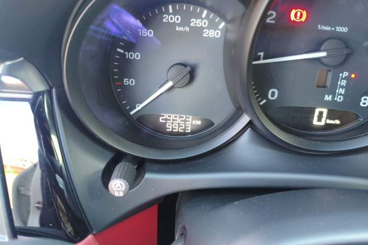 Used Porsche Macan 2022 Macan 2.0T Odometer Close Up