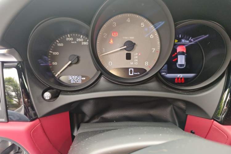 Used Porsche Macan 2022 Macan S 2.9T Odometer Close Up