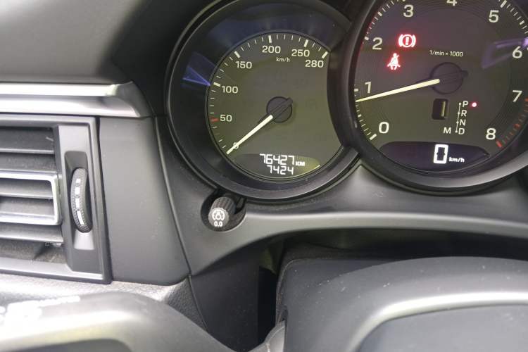 Used Porsche Macan 2022 Macan 2.0T Odometer Close Up