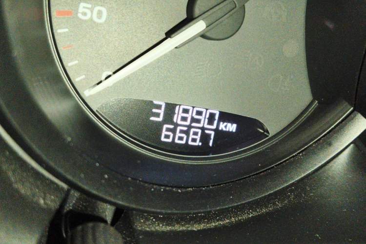 Used Porsche Macan 2022 Macan T 2.0T Odometer Close Up