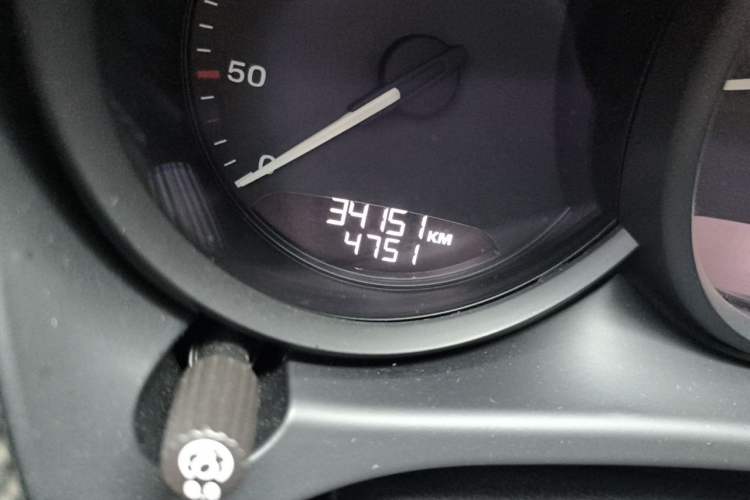 Used Porsche Macan 2022 Macan 2.0T Odometer Close Up