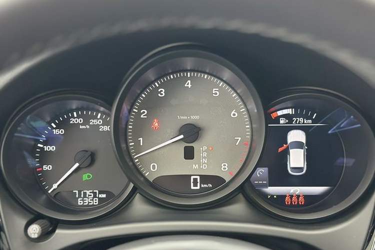 Used Porsche Macan 2022 Macan S 2.9T Odometer Close Up