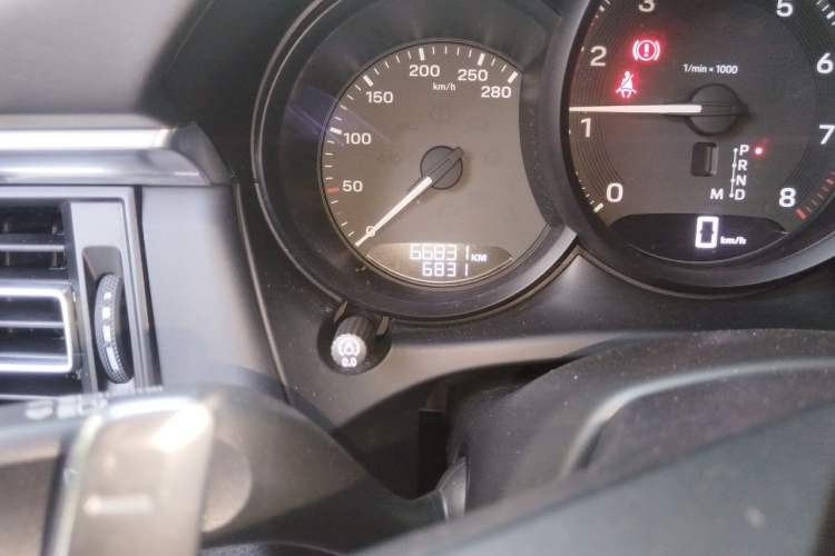 Used Porsche Macan 2022 Macan 2.0T Odometer Close Up