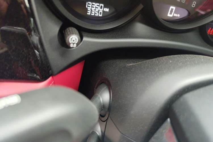 Used Porsche Macan 2022 Macan S 2.9T Odometer Close Up
