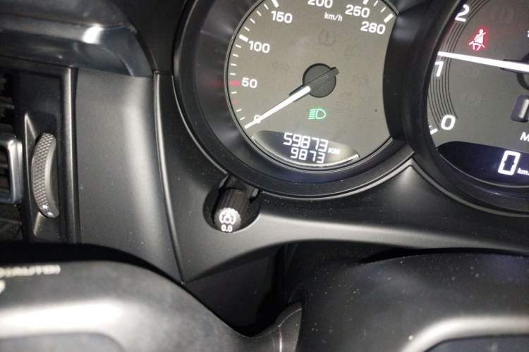 Used Porsche Macan 2022 Macan 2.0T Odometer Close Up