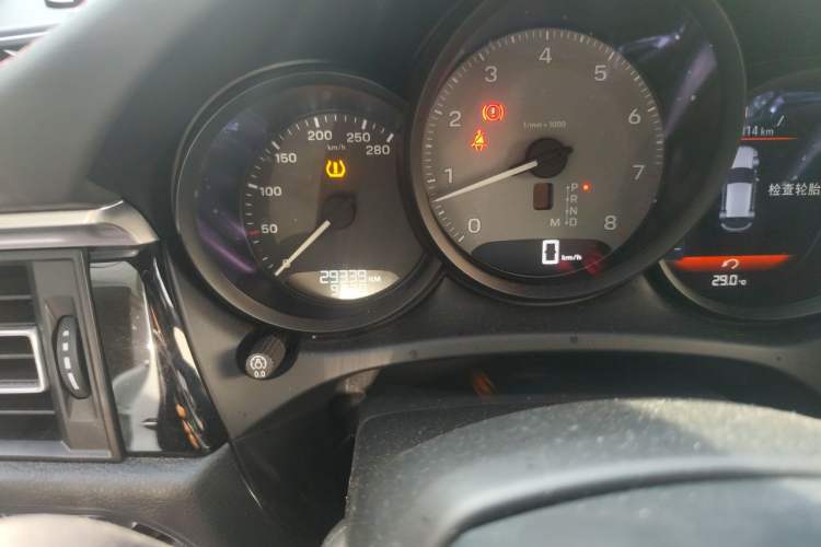 Used Porsche Macan 2022 Macan S 2.9T Odometer Close Up