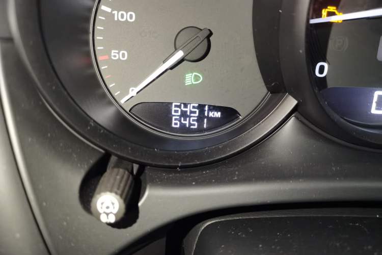 Used Porsche Macan 2022 Macan 2.0T Odometer Close Up