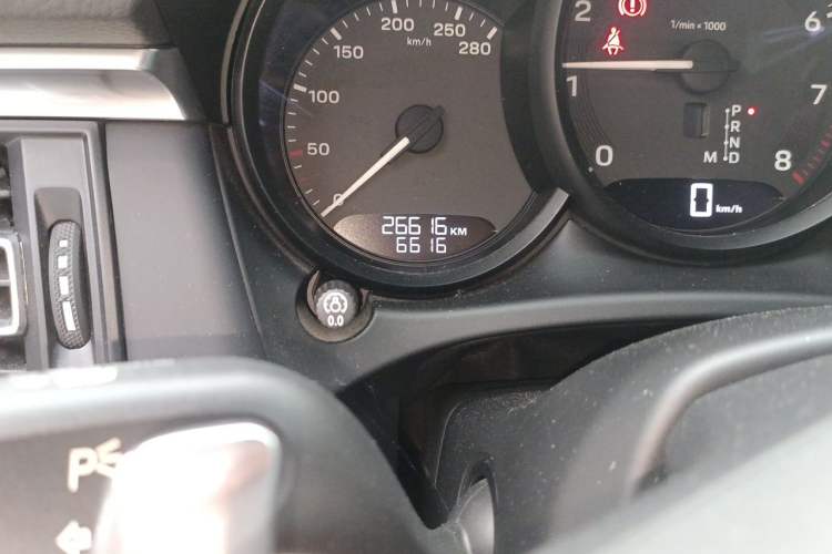 Used Porsche Macan 2022 Macan T 2.0T Odometer Close Up