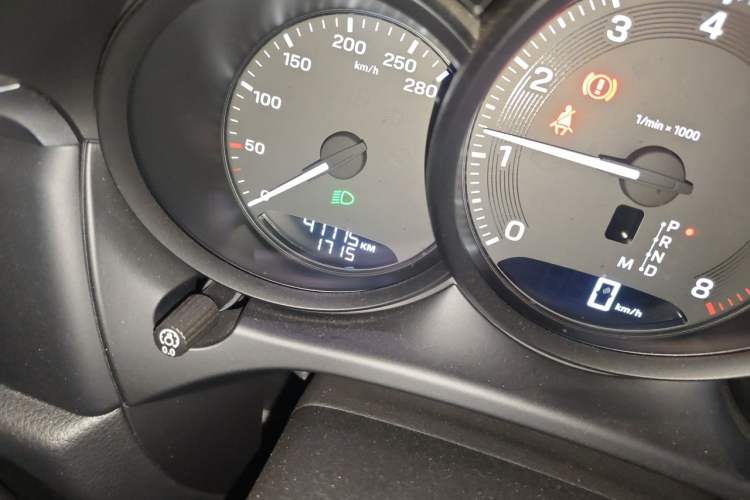 Used Porsche Macan 2022 Macan 2.0T Odometer Close Up