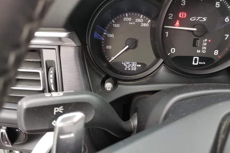 Used Porsche Macan 2022 Macan GTS 2.9T Odometer Close Up