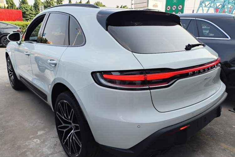 Used Porsche Macan 2022 Macan 2.0T Rear Left 45 Deg