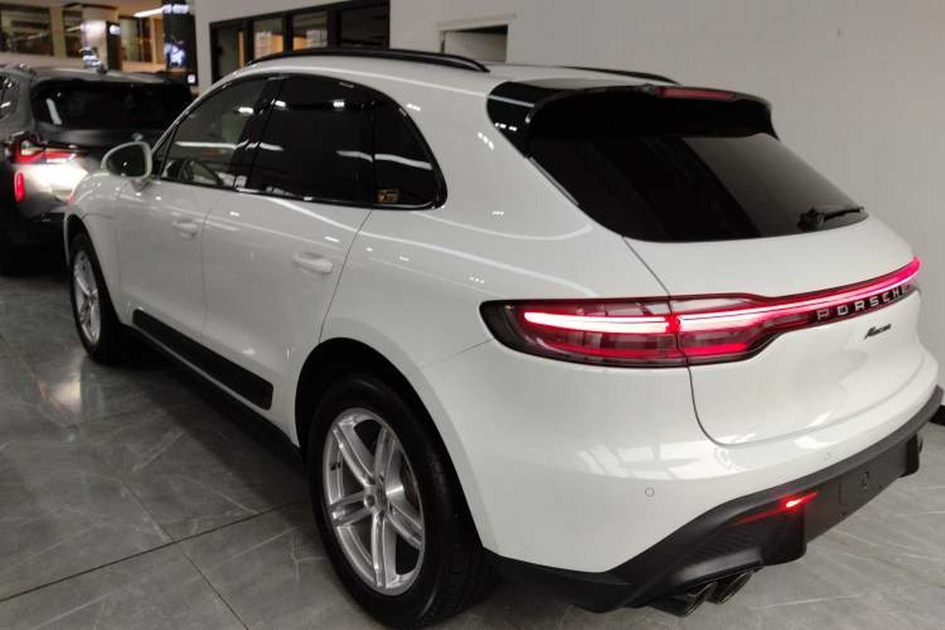 Used Porsche Macan 2022 Macan 2.0T Rear Left 45 Deg