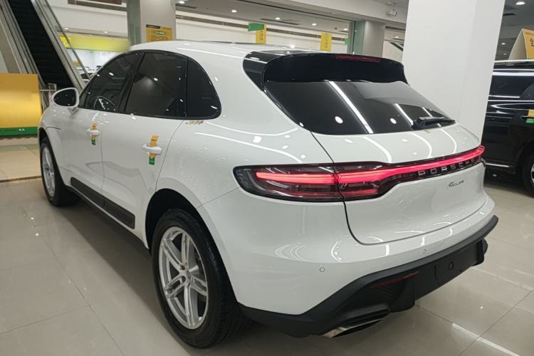 Used Porsche Macan 2022 Macan 2.0T Rear Left 45 Deg