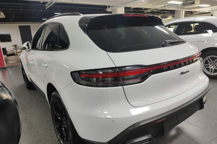 Used Porsche Macan 2022 Macan 2.0T Rear Left 45 Deg