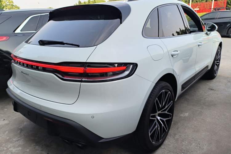 Used Porsche Macan 2022 Macan 2.0T Rear Right 45 Deg