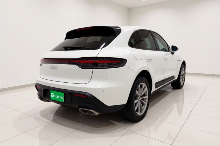 Used Porsche Macan 2022 Macan 2.0T Rear Right 45 Deg