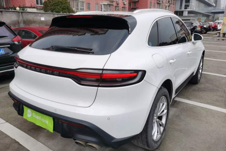 Used Porsche Macan 2022 Macan 2.0T Rear Right 45 Deg