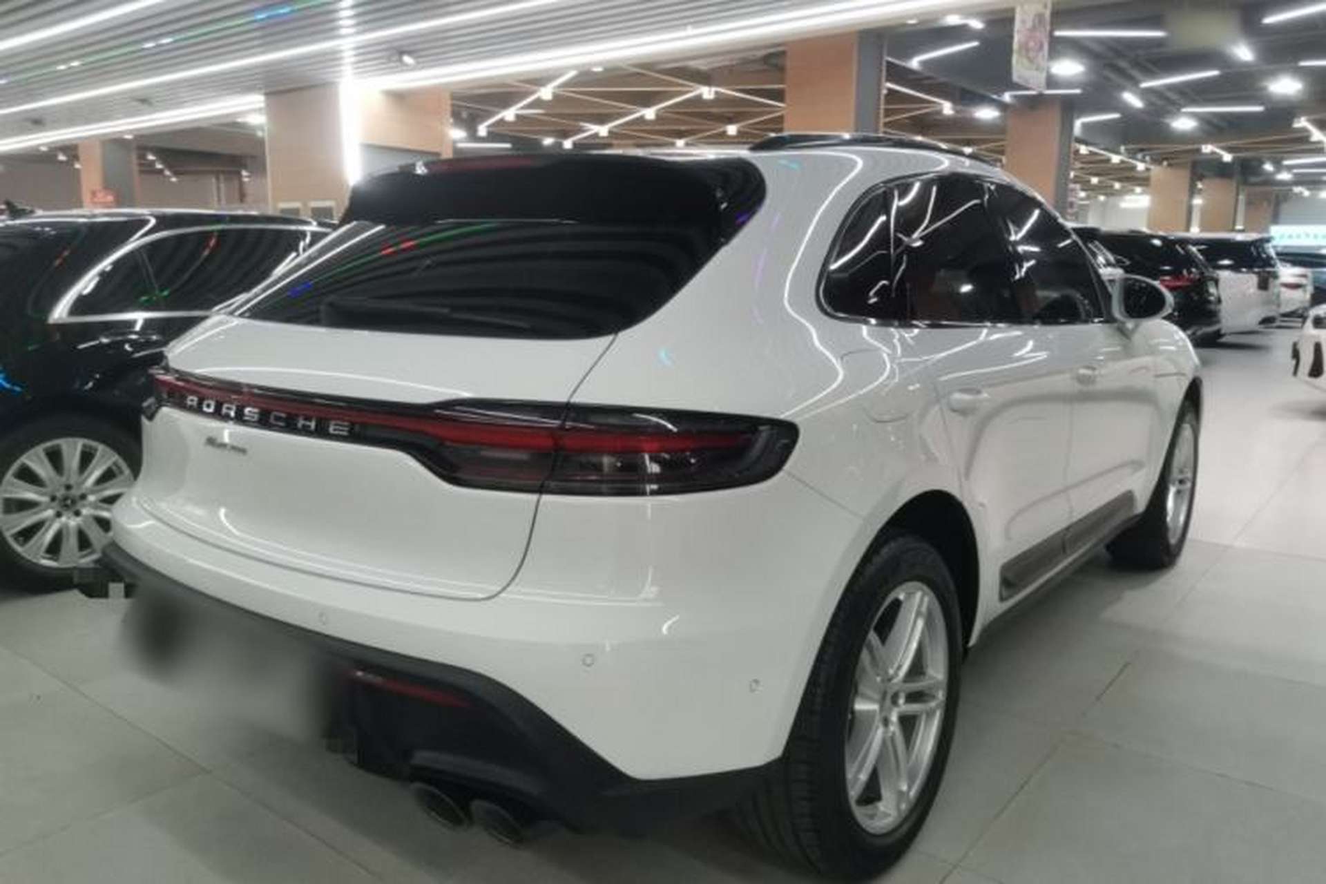 Used Porsche Macan 2022 Macan 2.0T Rear Right 45 Deg