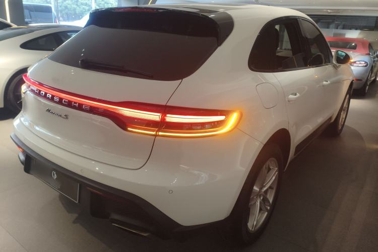 Used Porsche Macan 2022 Macan 2.0T Rear Right 45 Deg