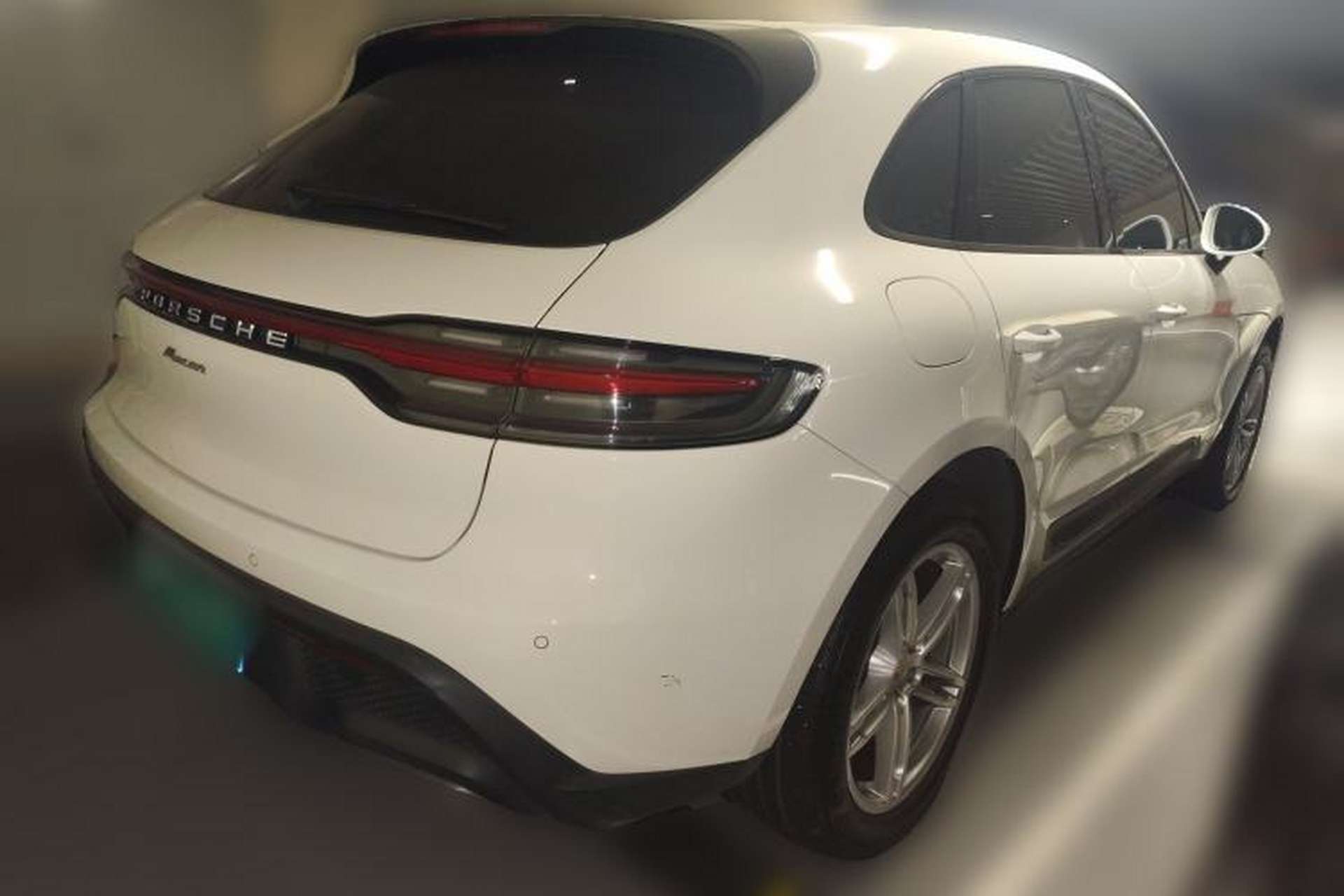 Used Porsche Macan 2022 Macan 2.0T Rear Right 45 Deg