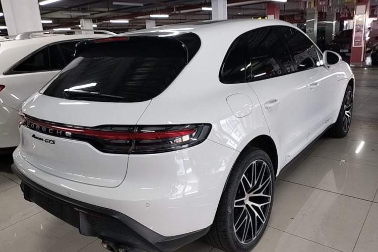 Used Porsche Macan 2022 Macan S 2.9T Rear Right 45 Deg