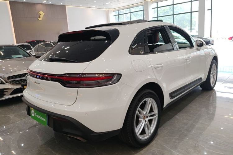 Used Porsche Macan 2022 Macan 2.0T Rear Right 45 Deg