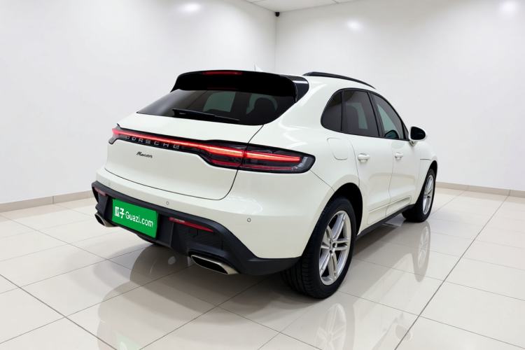 Used Porsche Macan 2022 Macan 2.0T Rear Right 45 Deg