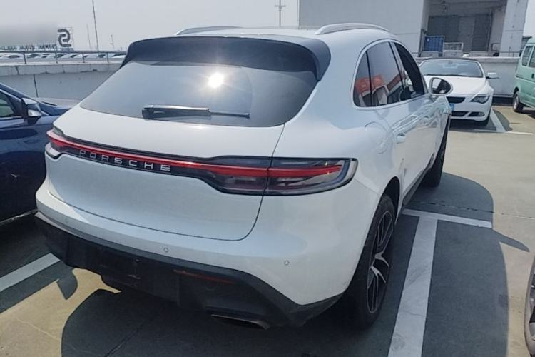 Used Porsche Macan 2022 Macan 2.0T Rear Right 45 Deg