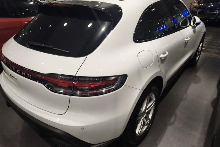 Used Porsche Macan 2022 Macan 2.0T Rear Right 45 Deg